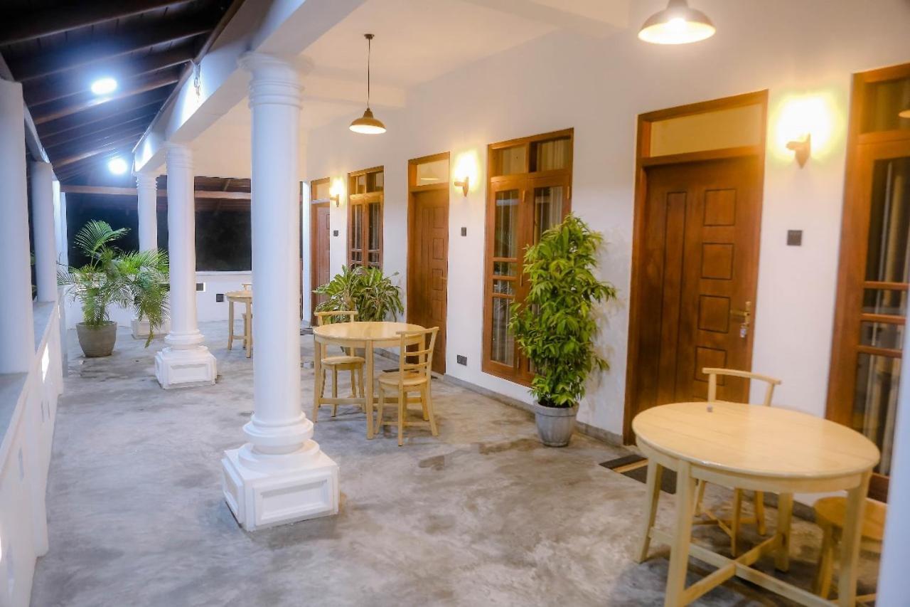 Sweet Emotion Hotel Mirissa Exterior photo