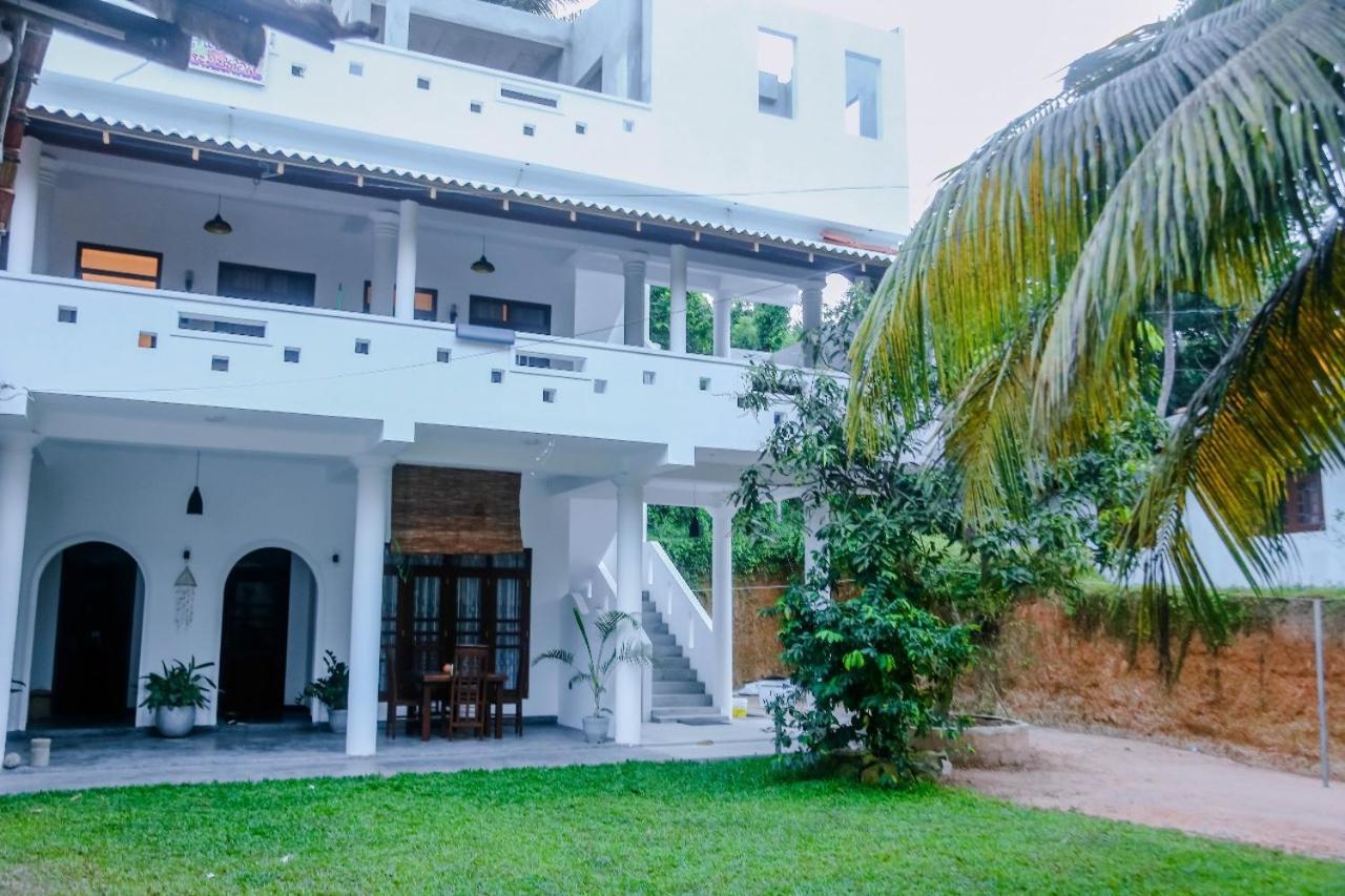 Sweet Emotion Hotel Mirissa Exterior photo